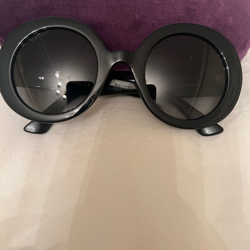 Gucci Black Round Sunglasses